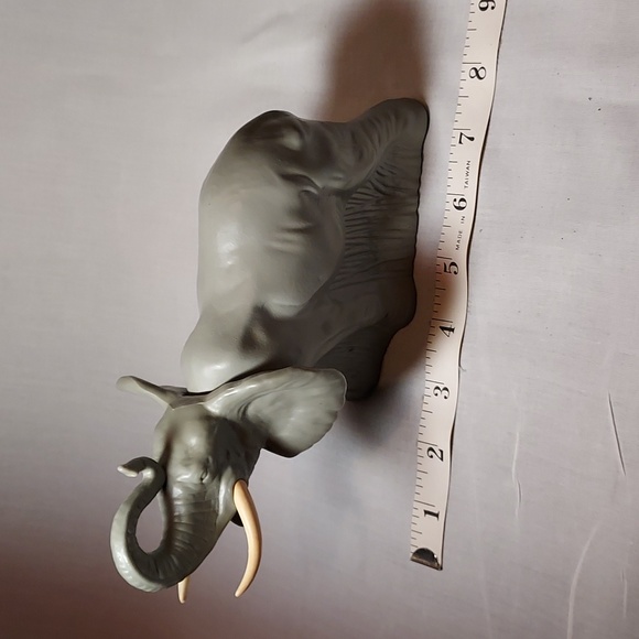 Vintage Elephant Majestic Avon Collectible in Original Box - Picture 6 of 9